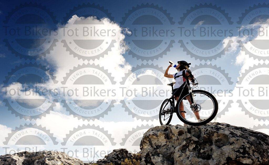 Oferta bicicletas Valencia - Imágen de un ciclista y un paisaje bonito